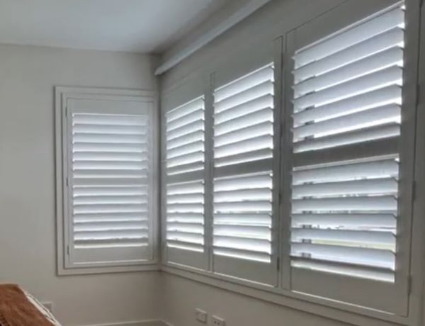Top-rated shutters and blinds in Melbourne for superior light control in any space.